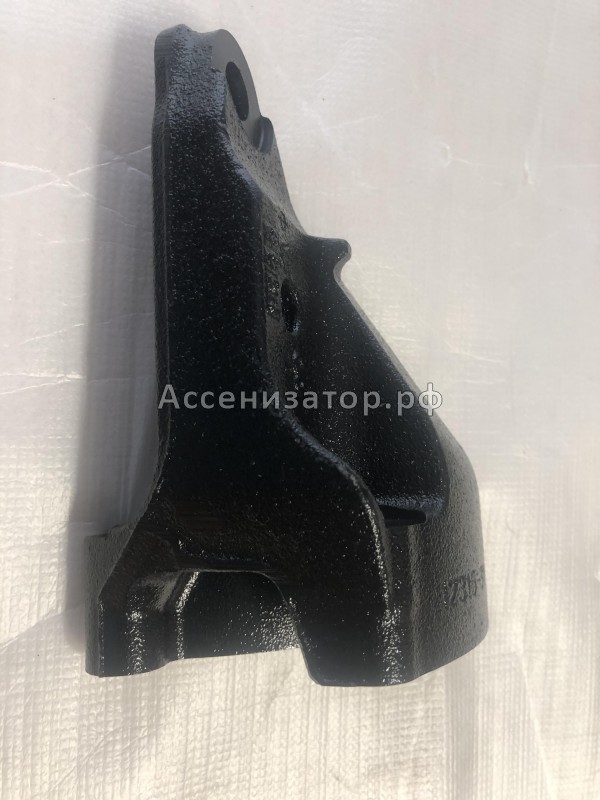 Кронштейн двигателя правый TOYOTA 1231531100