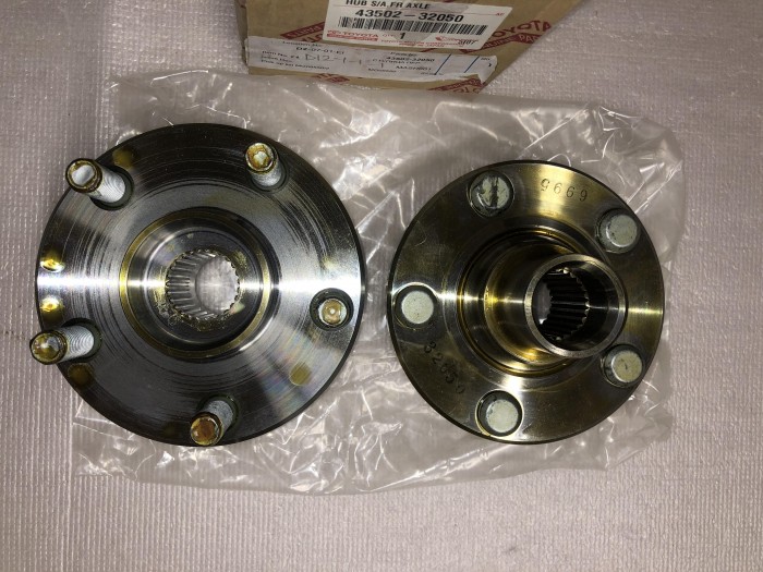 Ступица передняя TOYOTA CAMRY SV20 CARINA II CELICA T16 4350232050