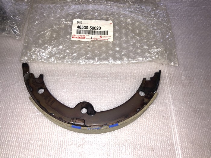 Колодка тормозная барабанная стояночного тормоза  LEXUS LS 4653050020