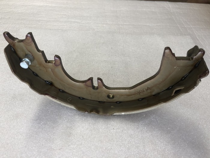 Колодка стояночного тормоза TOYOTA LC70 LC80 4654060020