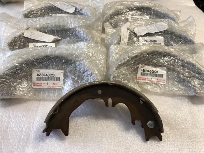 Колодка стояночного тормоза TOYOTA 4658060020