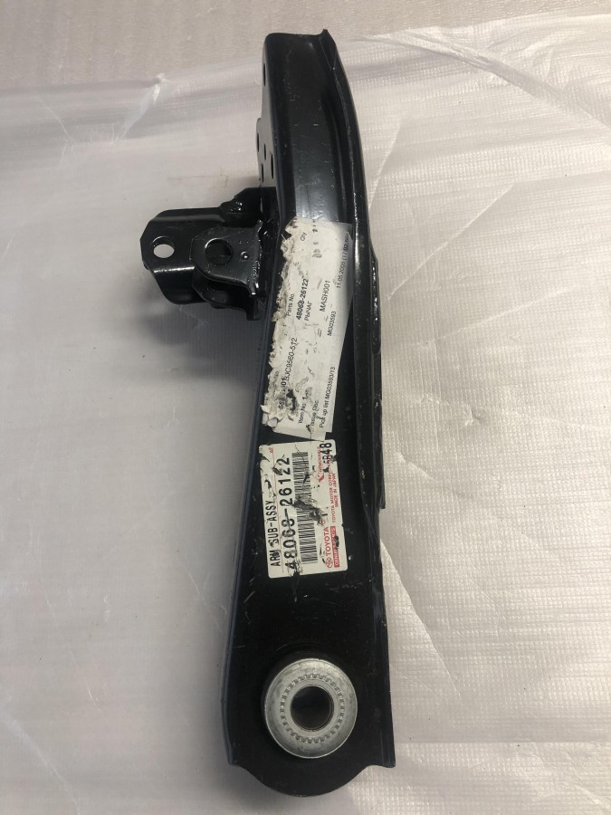 Рычаг передней подвески нижний левый TOYOTA HIACE 4806926122 4806826122