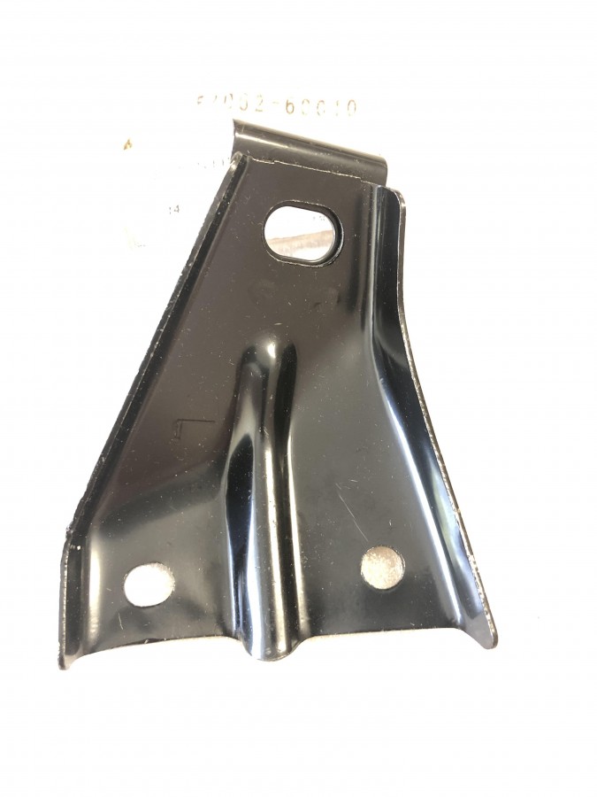 Кронштейн бампера TOYOTA Land Cruiser 80 5206260010