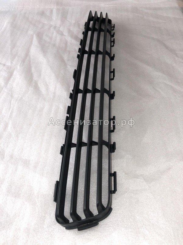 Решетка в бампер центральная TOYOTA AVENSIS T250 2003-2008 5311205050