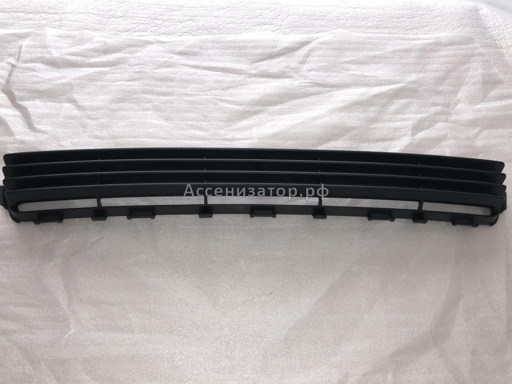 Решетка в бампер центральная TOYOTA AVENSIS T250 2003-2008 5311205050