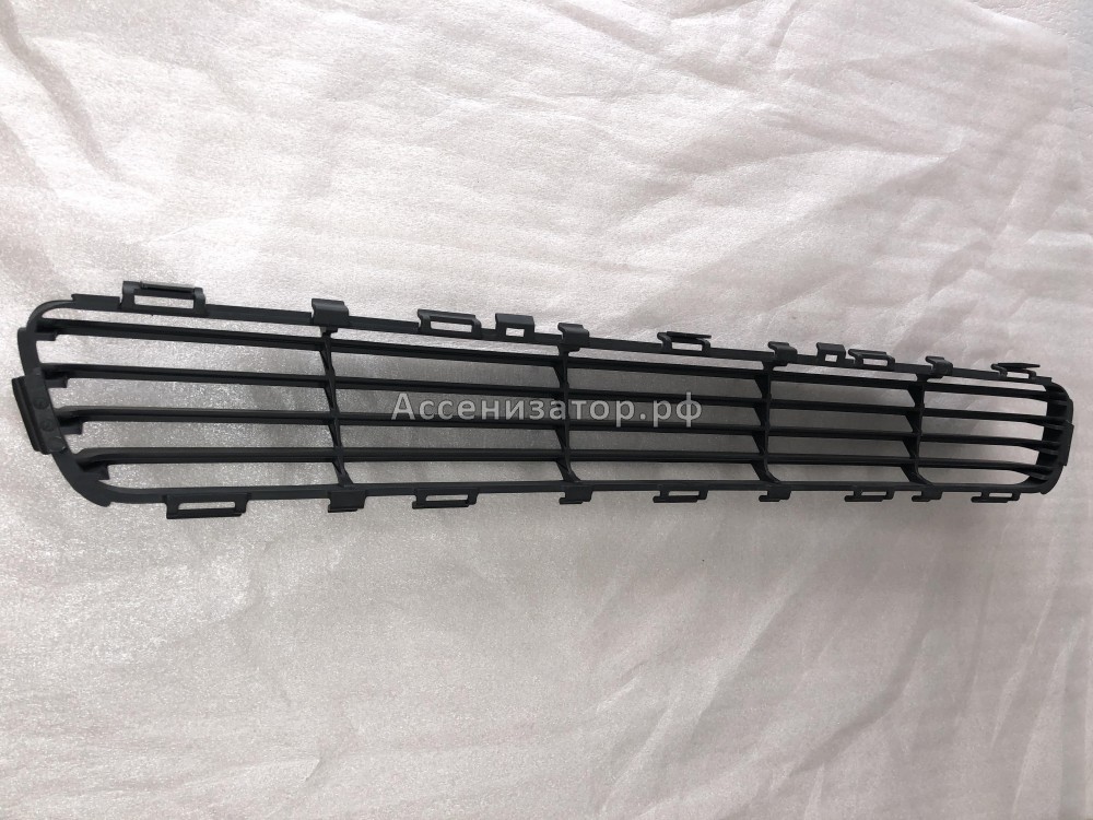 Решетка в бампер центральная TOYOTA AVENSIS T250 2003-2008 5311205050