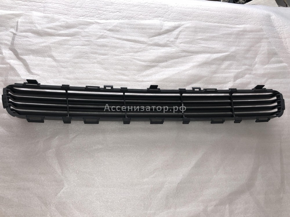 Решетка в бампер центральная TOYOTA AVENSIS T250 2003-2008 5311205050