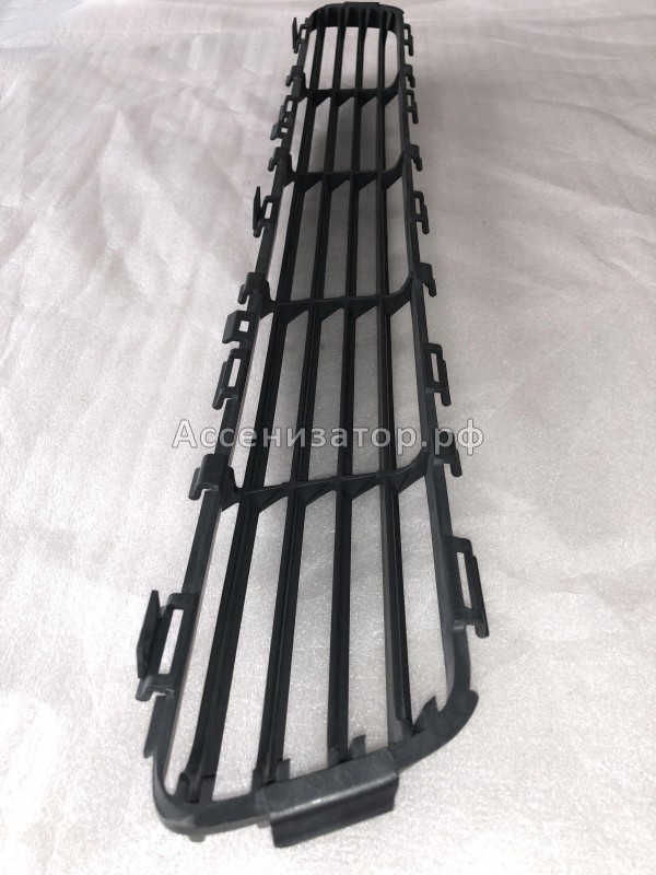 Решетка в бампер центральная TOYOTA AVENSIS T250 2003-2008 5311205050