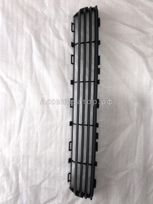 Решетка в бампер центральная TOYOTA AVENSIS T250 2003-2008 5311205050