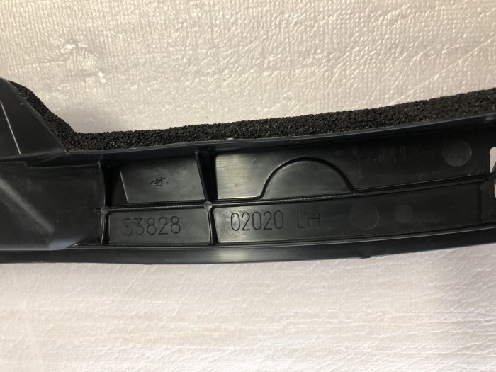 Пыльник переднего левого крыла TOYOTA COROLLA E120 HB 5382802020