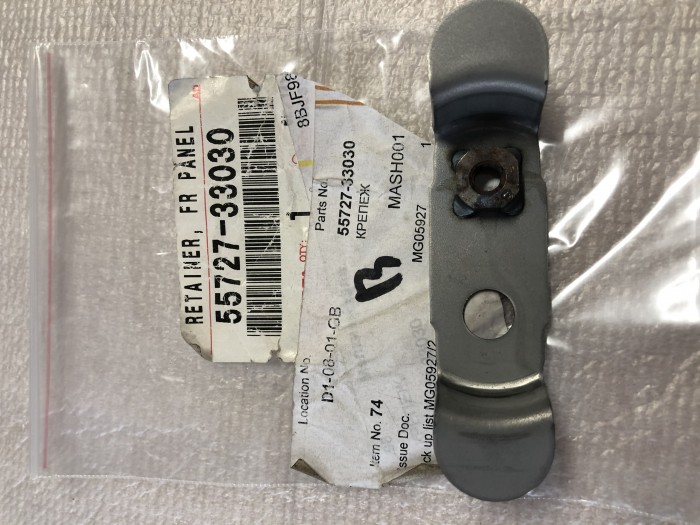 Кронштейн TOYOTA Camry V30 5572733030