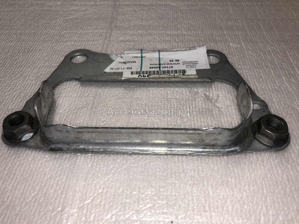 Кронштейн переднего бампера правый LEXUS GS Toyota 5714130040