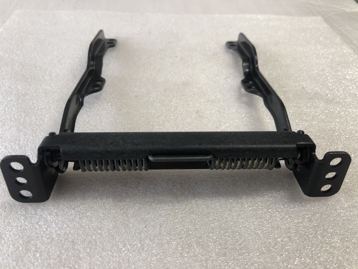 Кронштейн крышки бардачка TOYOTA Land Cruiser Prado 120 5890760070