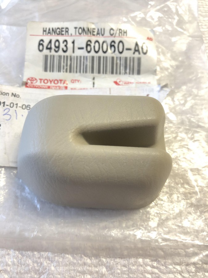 Крепление шторки багажника TOYOTA Land Cruiser Prado 120 6493160060A0 новое оригинальное, в наличии на нашем складе