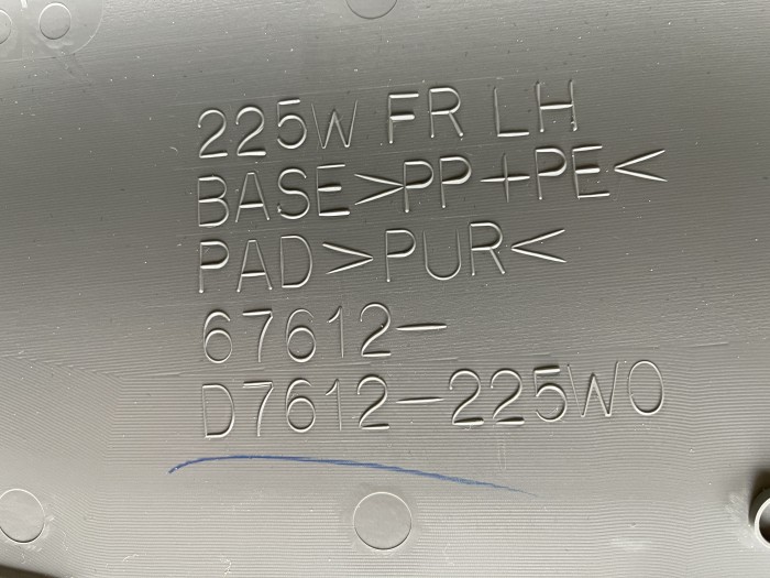 Обшивка двери передней левой TOYOTA Corolla E120 6766013020B1