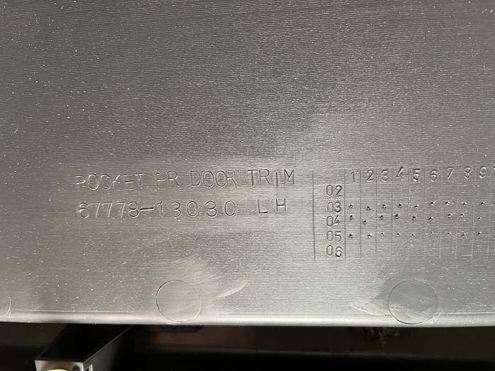 Обшивка двери передней левой TOYOTA Corolla E120 6766013020B1