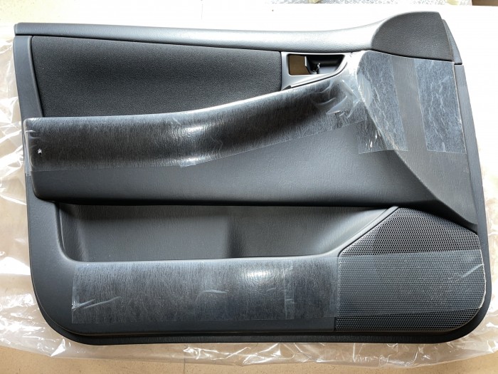 Обшивка двери передней левой TOYOTA Corolla E120 6766013020B1