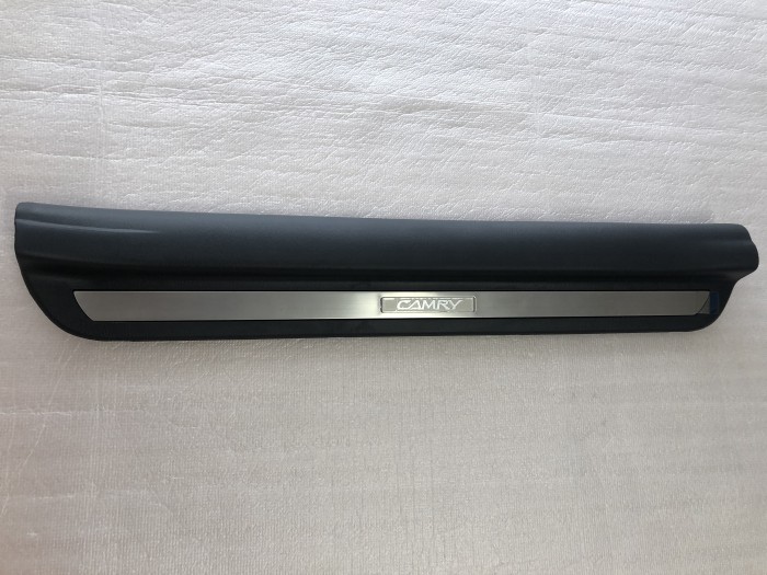 Накладка порога передней правой двери TOYOTA Camry ACV30 6791333040B0
