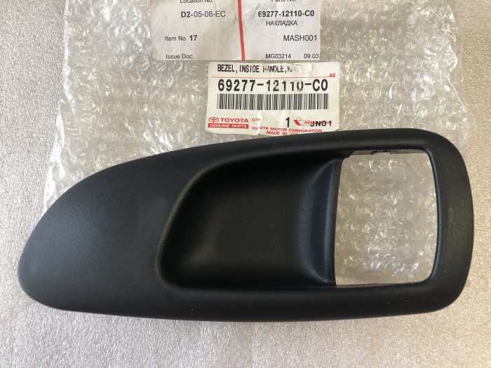 Накладка ручки передней правой двери TOYOTA Corolla E100 6927712110C0