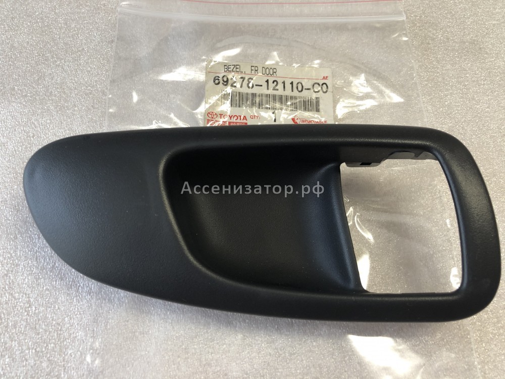 Накладка ручки передней левой двери TOYOTA Corolla E100 6927812110C0