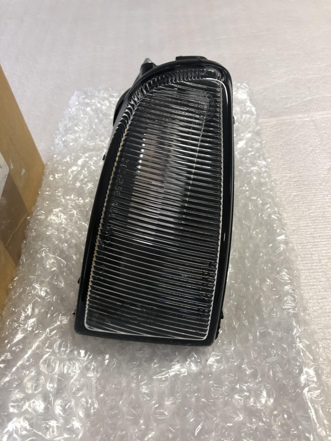 Фара противотуманная Toyota AVENSIS I 1997-2003 8121005040