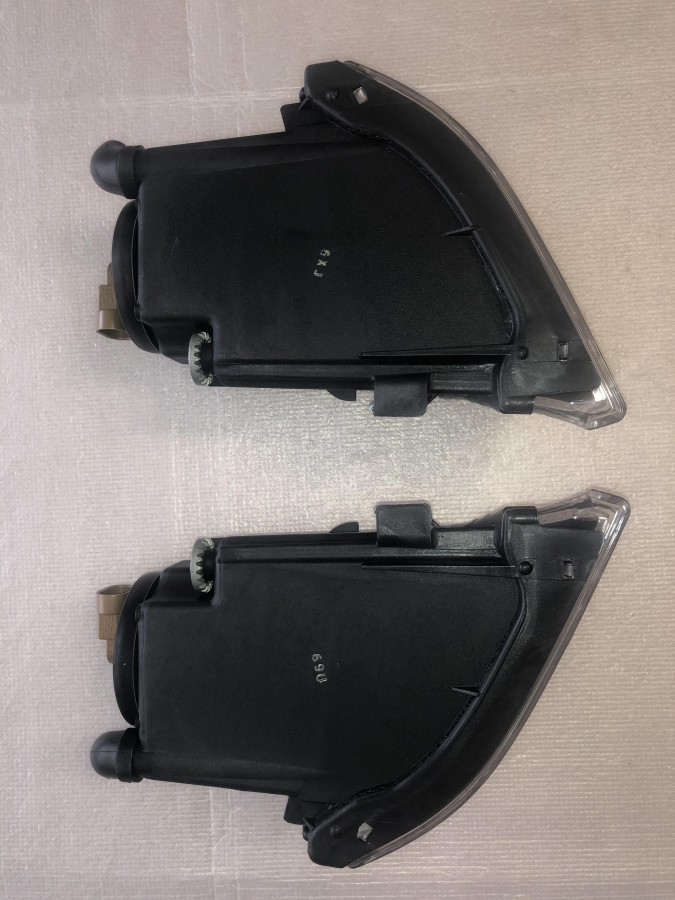 Фара противотуманная правая 1999-2005 Lexus IS 200 8121053012