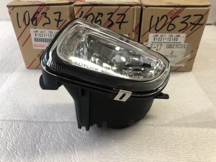 Фара противотуманная левая TOYOTA COROLLA E112 1997-2001 8122112150