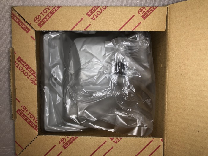 Указатель поворота в бампер правый Toyota 8151142050