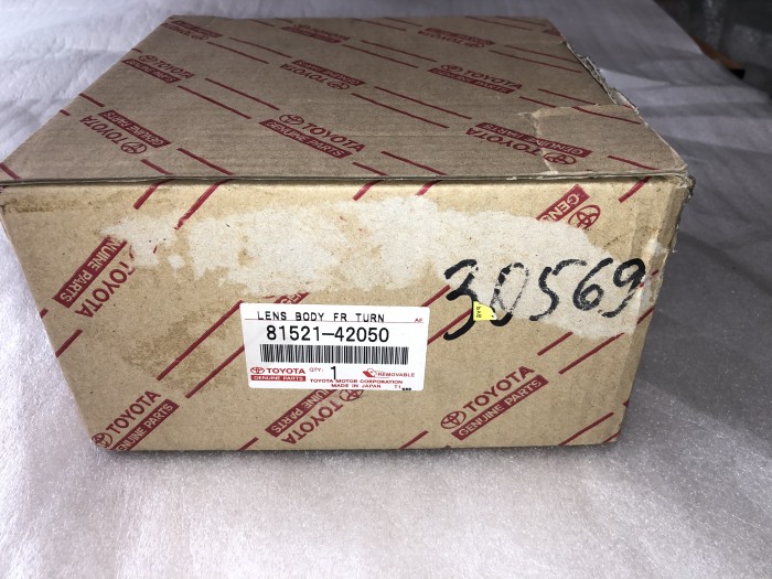 Указатель поворота в бампер левый для ам без противотуманок TOYOTA RAV 4 2000-2005 8152142050