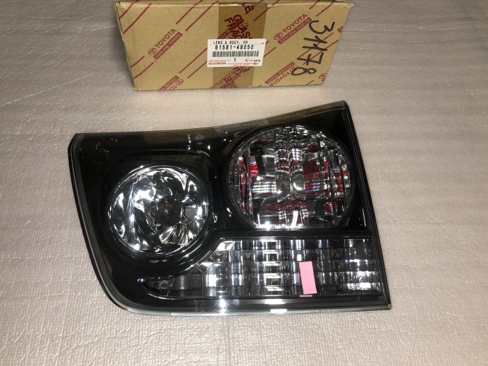 Фонарь задний внутренний правый LEXUS RX 300 8158148050