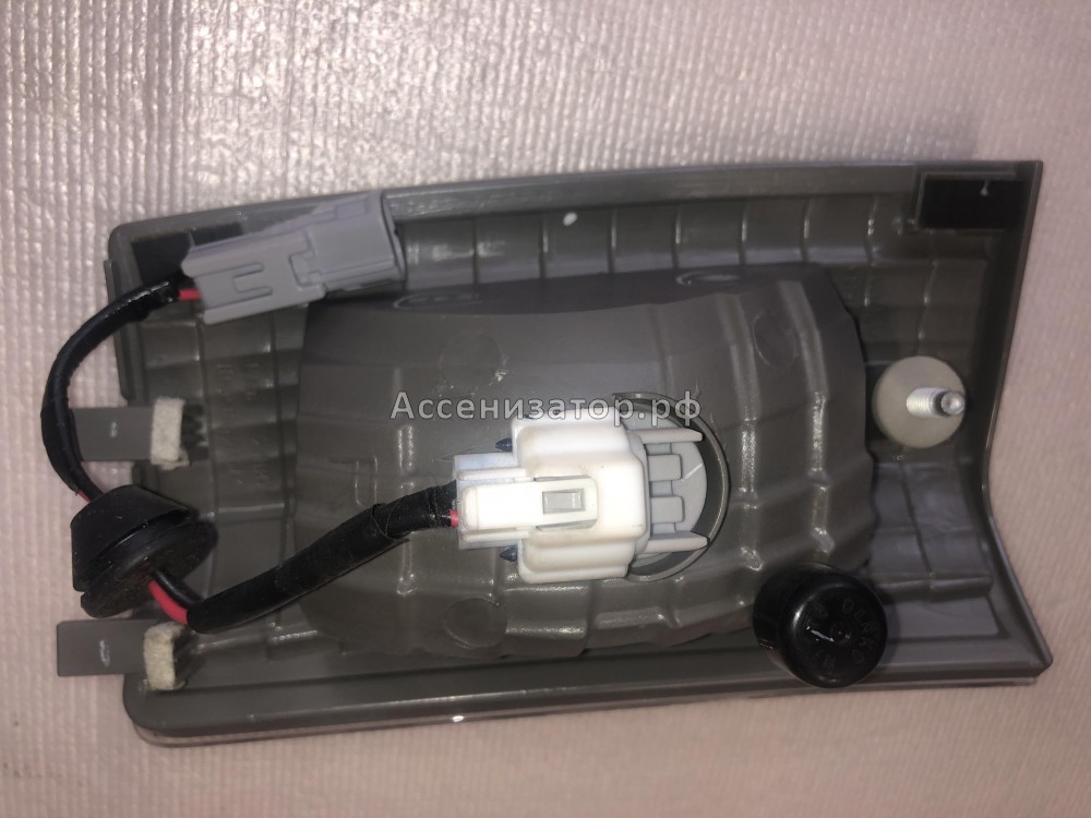 Фонарь задний правый LEXUS LX470 8167060080