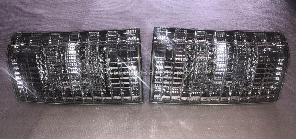 Фонарь задний правый LEXUS LX470 8167060080