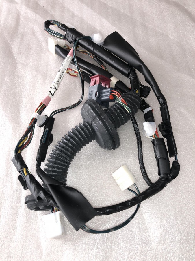 Жгут проводов задней левой двери TOYOTA  Avensis II 2003-2008 8215405170