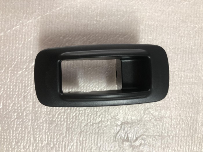 Накладка панель кнопки заднего стеклоподьемника TOYOTA COROLLA E120 2001-2006 8465602130B1