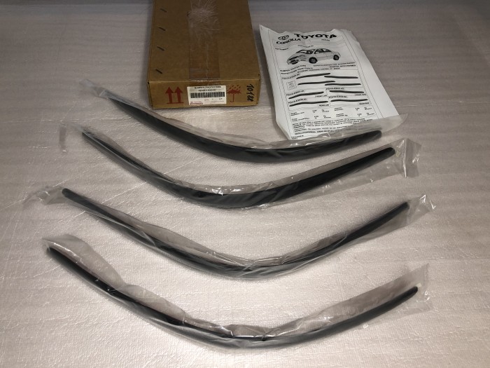 Накладки переднего бампера защитные TOYOTA COROLLA E120 2000-2007 PZ415E352000