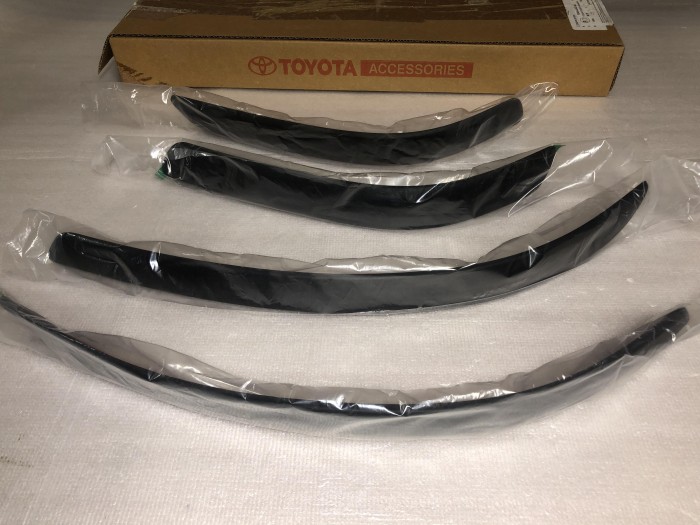 Накладки переднего бампера угловые TOYOTA COROLLA E150 07 PZ415E352200