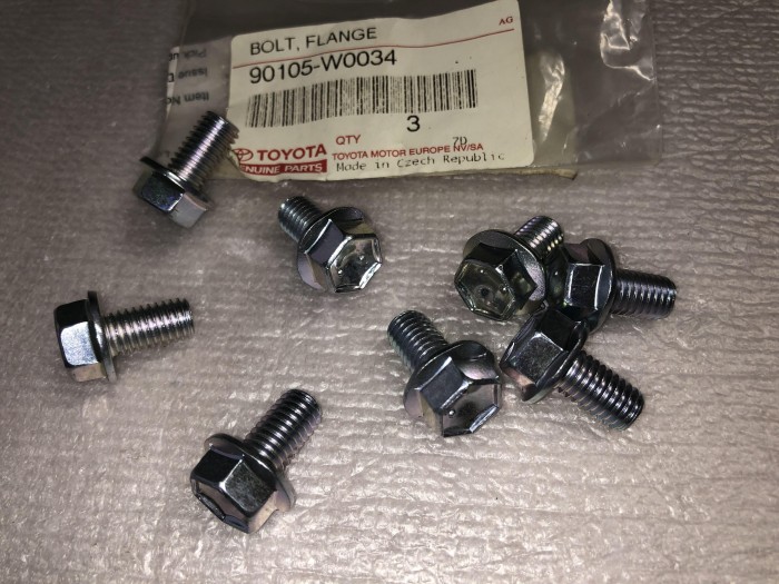 Болт TOYOTA 90105W0034