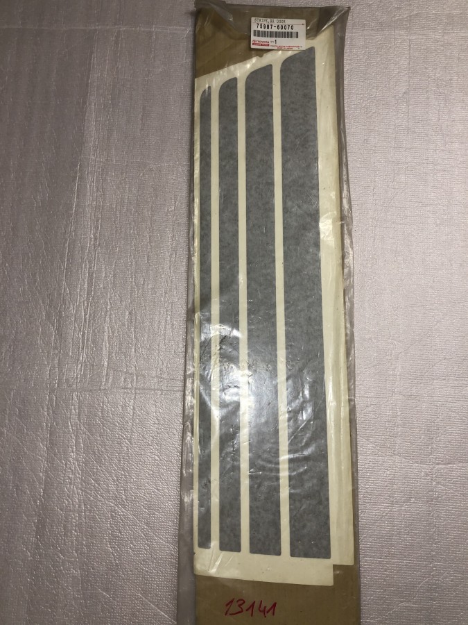 Наклейка задней двери TOYOTA LAND CRUISER 80 7598760070