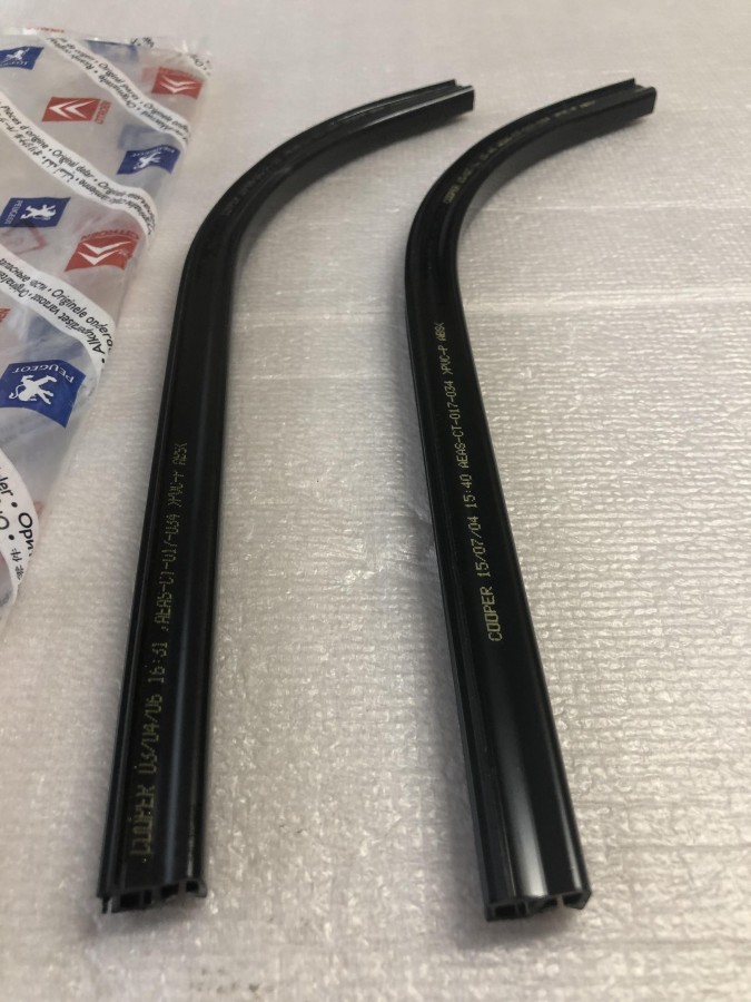 Молдинг лобового стекла PEUGEOT 407 8251W0