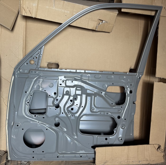 Дверь правая передняя Toyota Land Cruiser 100 1998-2007 6700160443 новая