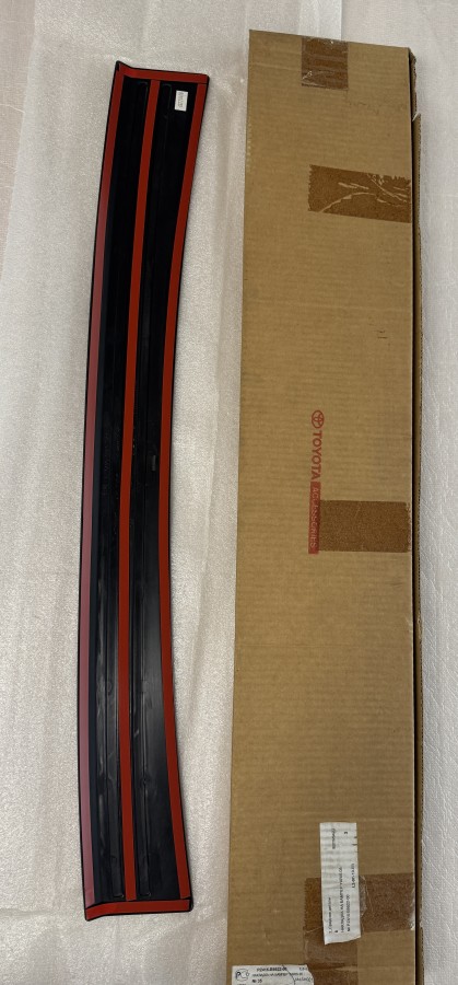 Накладка на задний бампер TOYOTA Yaris PZ415B952200