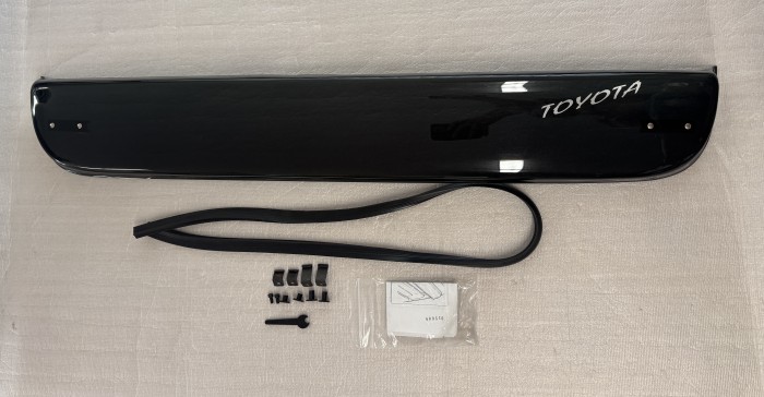 Дефлектор люка TOYOTA Land Cruiser Prado 120 2003-2009 700605